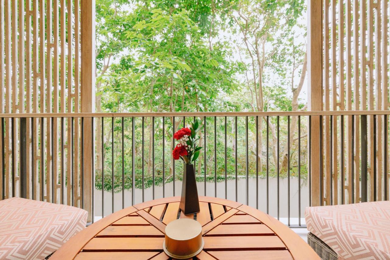 Salinda Resort Phu Quoc - Sparkling Wine Breakfast Exterior foto A view of the garden from the living room