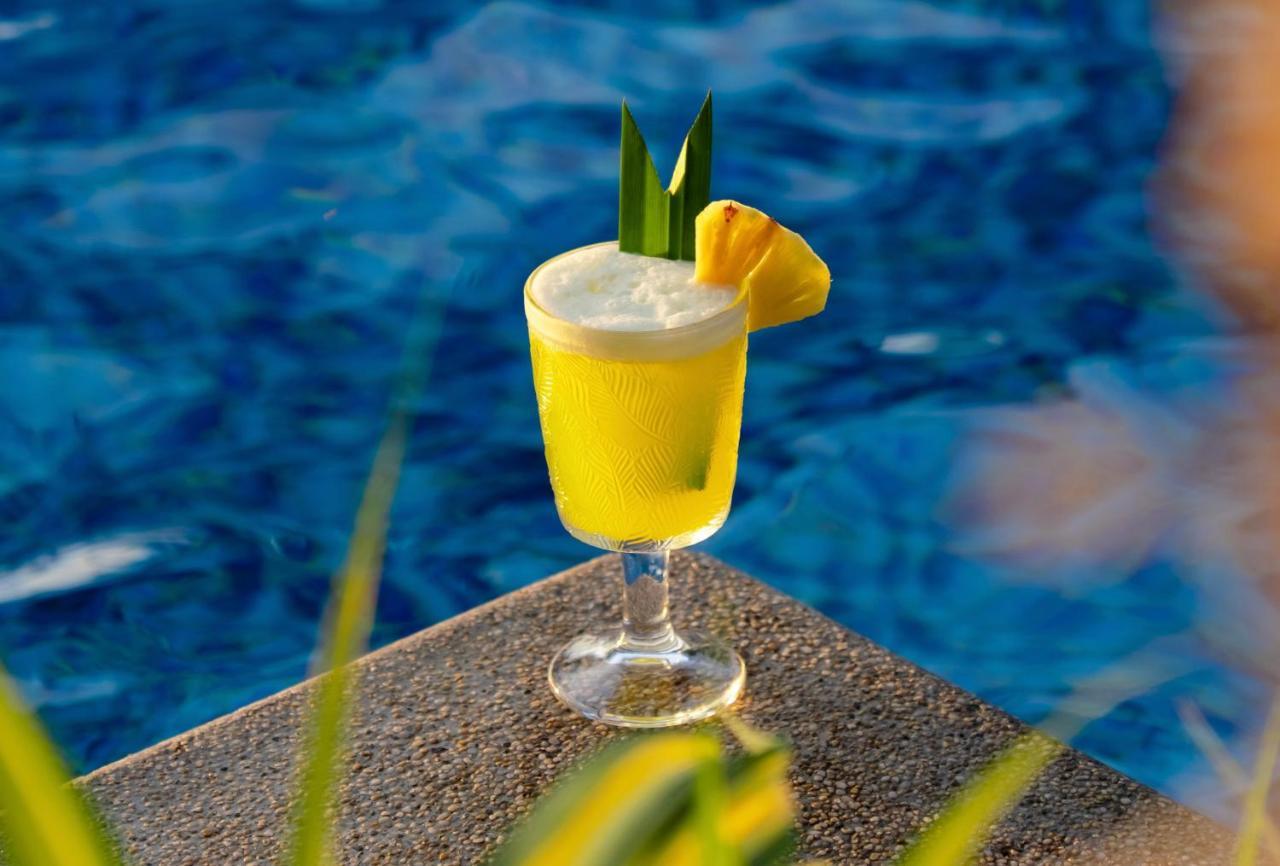 Salinda Resort Phu Quoc - Sparkling Wine Breakfast Exterior foto A pineapple juice drink